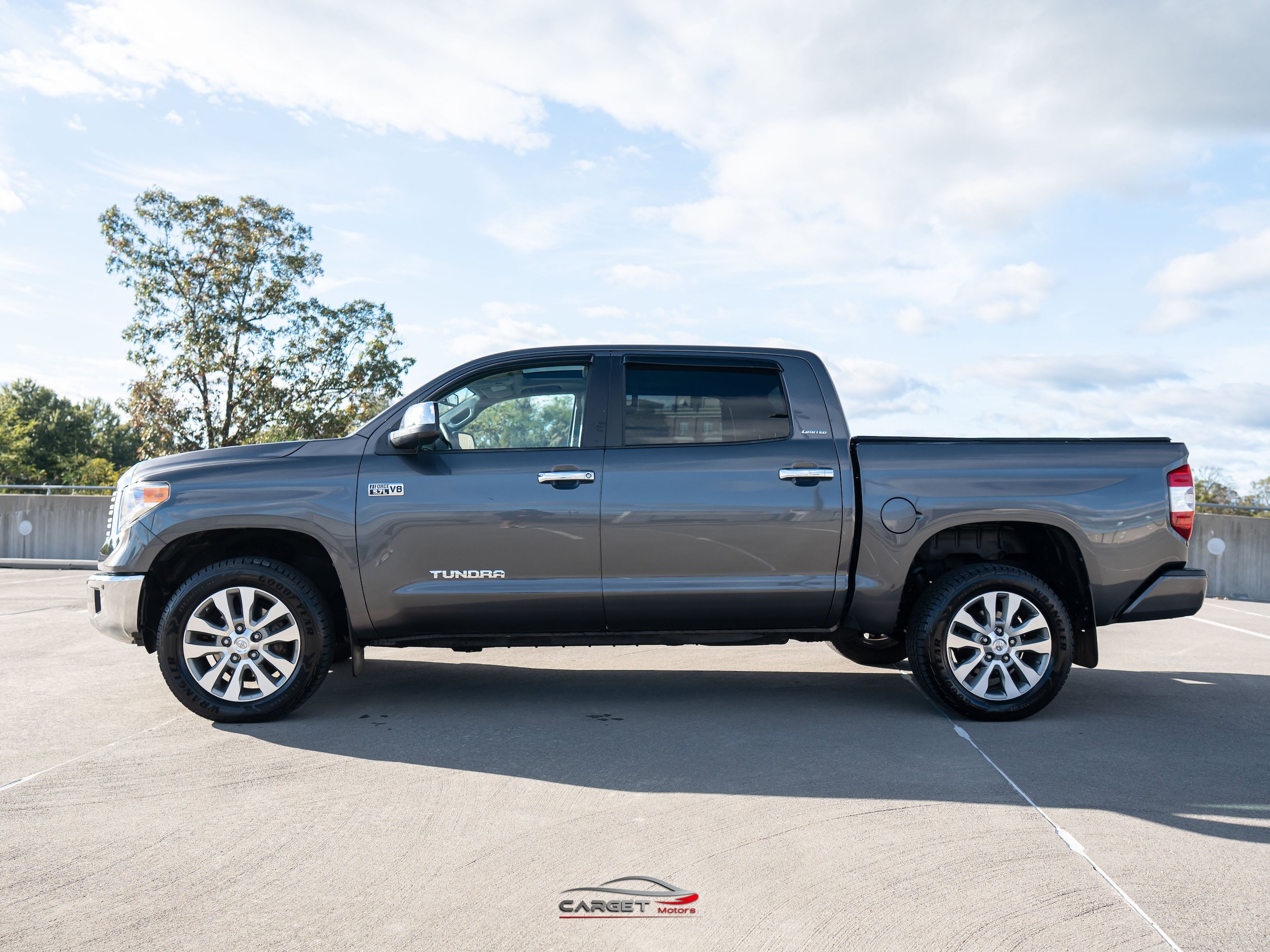 Used 2015 Toyota Tundra Limited w/ Limited Premium Package AWD/4WD image 4
