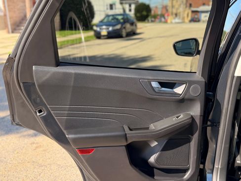 Used 2022 Ford Escape Titanium w/ Titanium Premium Package FWD image 17