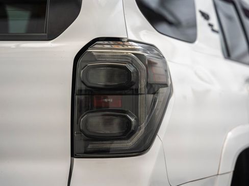 Used 2018 Toyota 4Runner TRD Off-Road w/ TRD Performance Package AWD/4WD image 8
