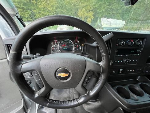 Used 2022 Chevrolet Express 2500 w/ Driver Convenience Package image 10