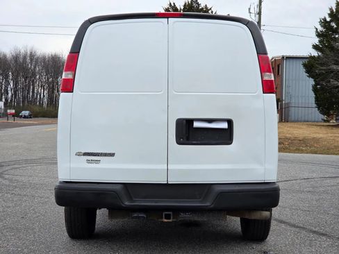 Used 2017 Chevrolet Express 3500 Extended image 6