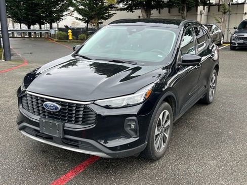 Used 2024 Ford Escape Platinum image 3