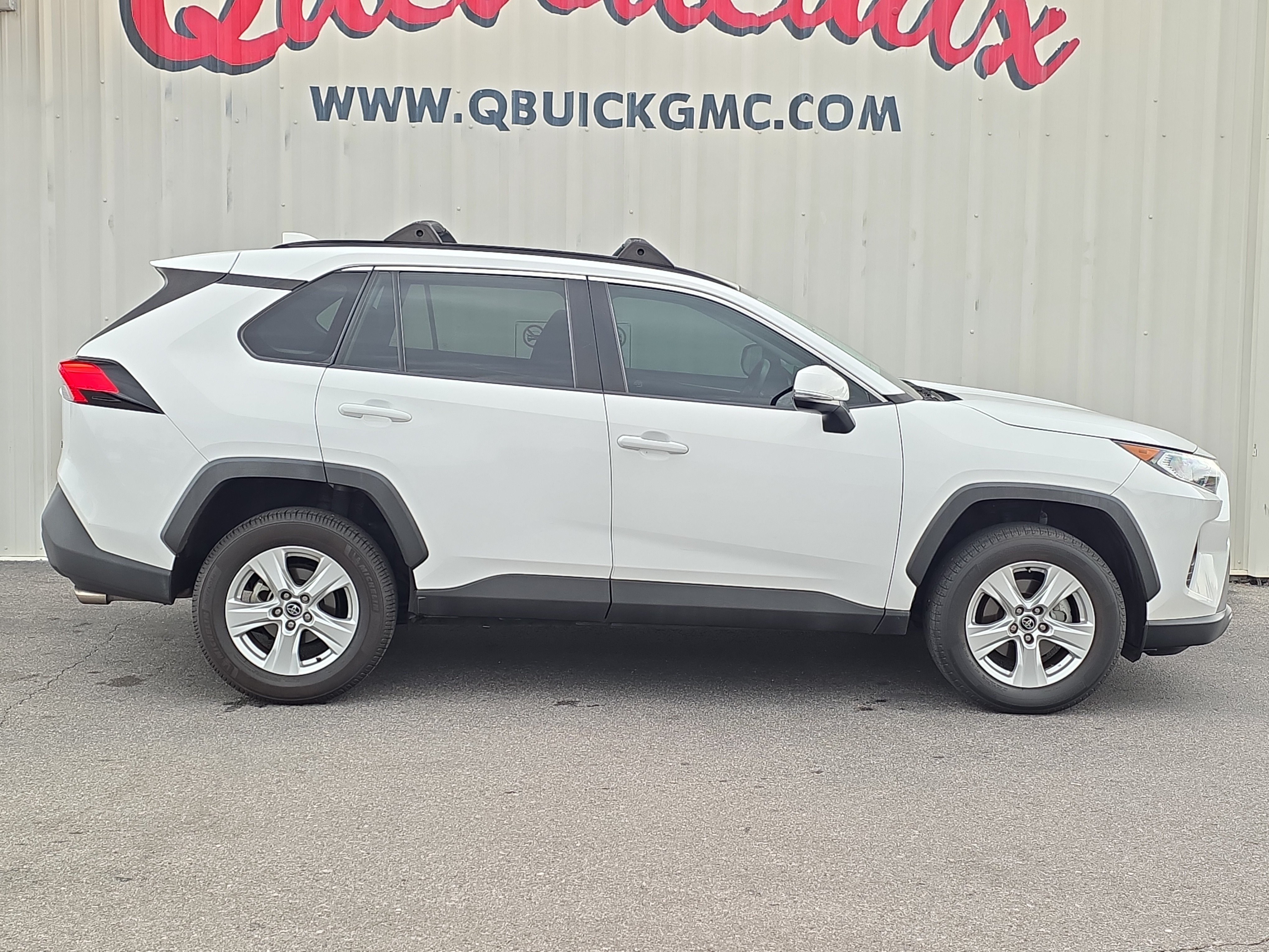 Used 2020 Toyota RAV4 XLE FWD image 9