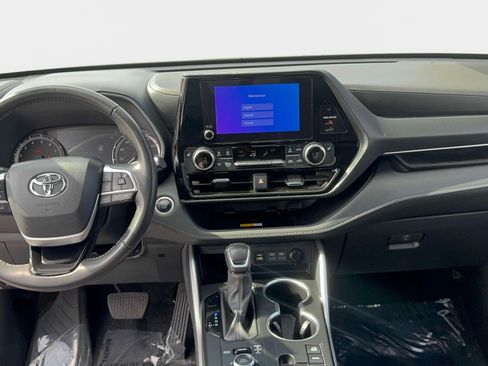 Certified 2024 Toyota Highlander XSE AWD/4WD image 13