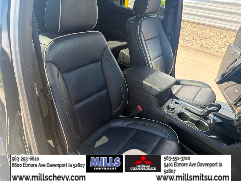 Used 2023 Chevrolet Traverse Premier w/ Redline Edition AWD/4WD image 25