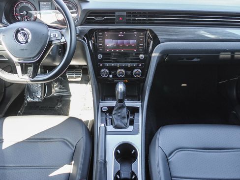 Used 2021 Volkswagen Passat 2.0T R-Line image 13