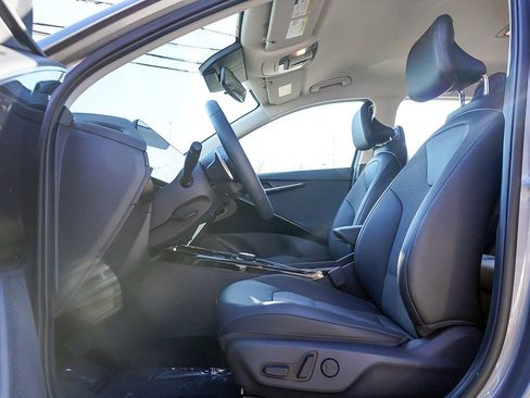 Used 2025 Kia Niro EX w/ EX Cold Weather Package image 35