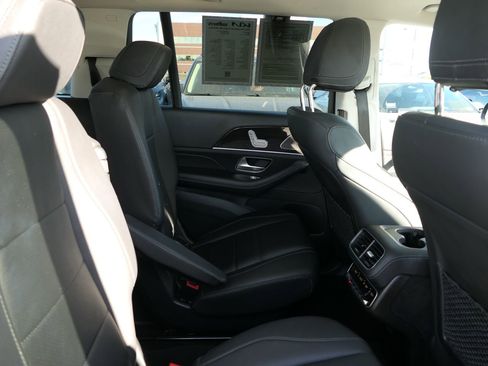 Used 2023 Mercedes-Benz GLS 450 4MATIC image 26