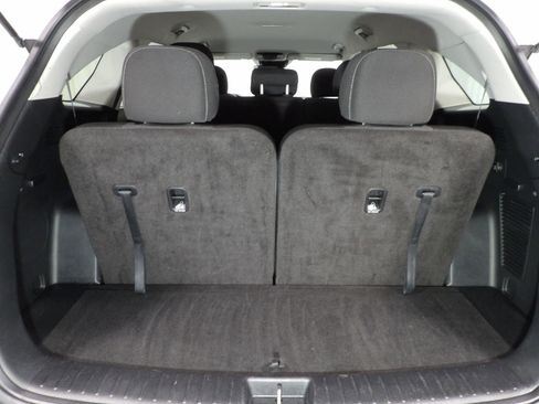 Used 2023 Kia Sorento LX FWD image 9