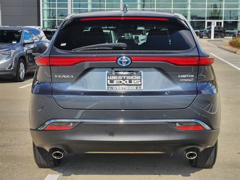 Used 2022 Toyota Venza Limited image 6