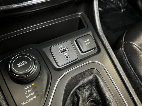 Used 2022 Jeep Cherokee Latitude w/ Sun & Sound Group image 49