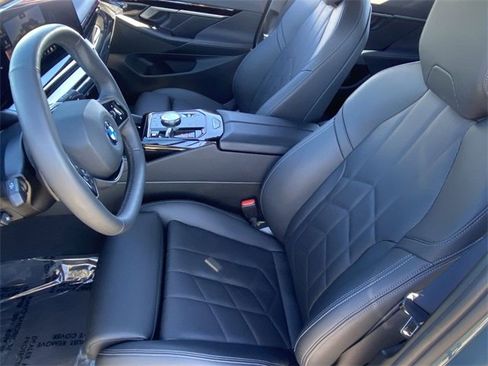 Certified 2025 BMW 530i image 21