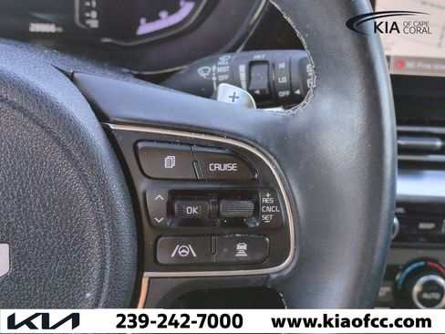 Certified 2022 Kia Niro EX Premium image 27