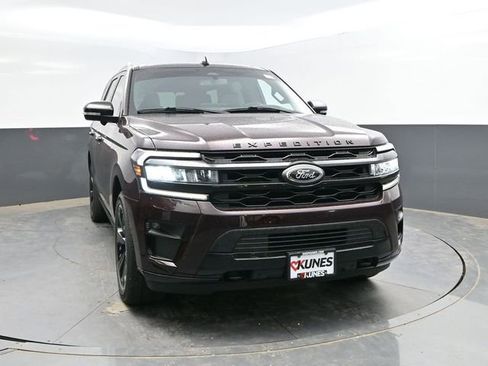 Used 2024 Ford Expedition Limited AWD/4WD image 2
