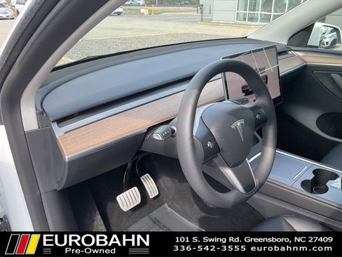 Used 2023 Tesla Model Y Performance image 11