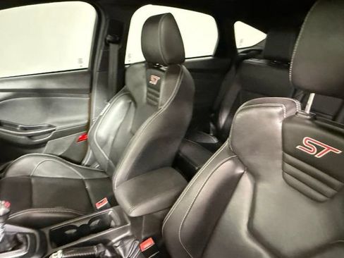 Used 2016 Ford Focus ST w/ Equipment Group 402A FWD image 32