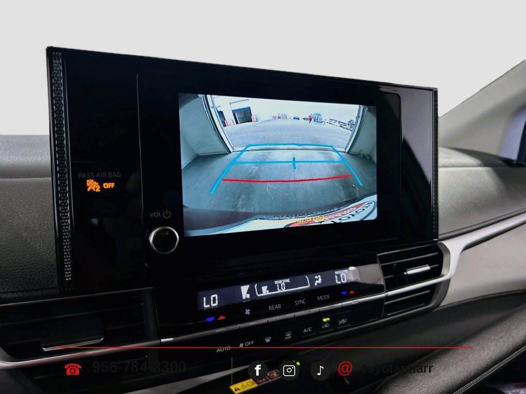 Used 2025 Toyota Sienna LE FWD image 30