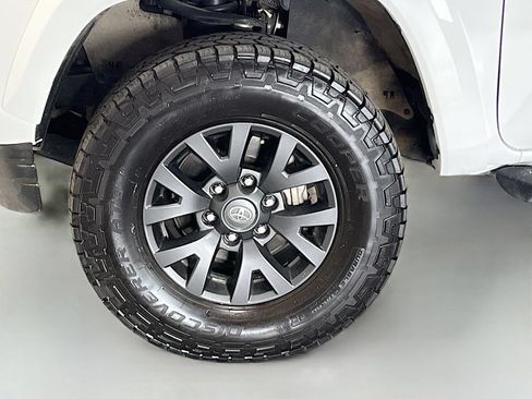 Used 2022 Toyota Tacoma SR5 w/ Black Out Package (TMS) AWD/4WD image 28