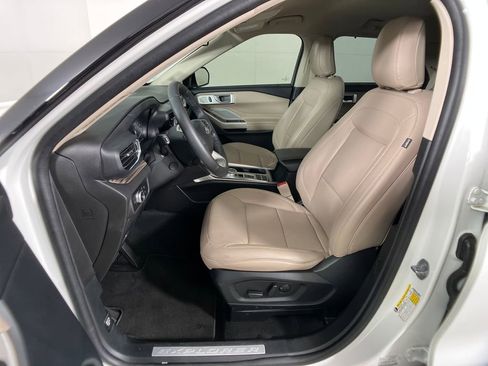 Certified 2022 Ford Explorer Limited w/ Limited Technology Package image 30