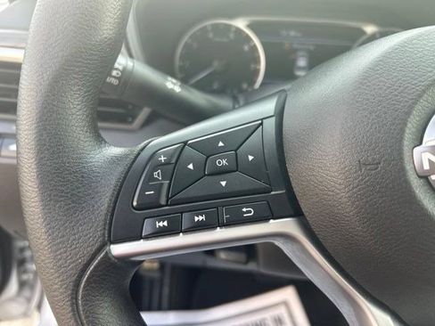 Used 2025 Nissan Altima 2.5 SV FWD image 17