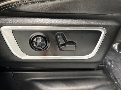 Used 2019 RAM 1500 Laramie AWD/4WD image 28