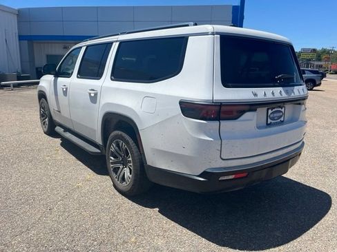 Used 2024 Jeep Wagoneer L Series II w/ Flexible Seating Group AWD/4WD image 3