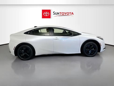 New 2026 Toyota Prius LE image 2