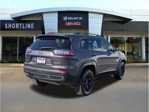 Used 2019 Jeep Cherokee Trailhawk w/ Cold Weather Group AWD/4WD image 3