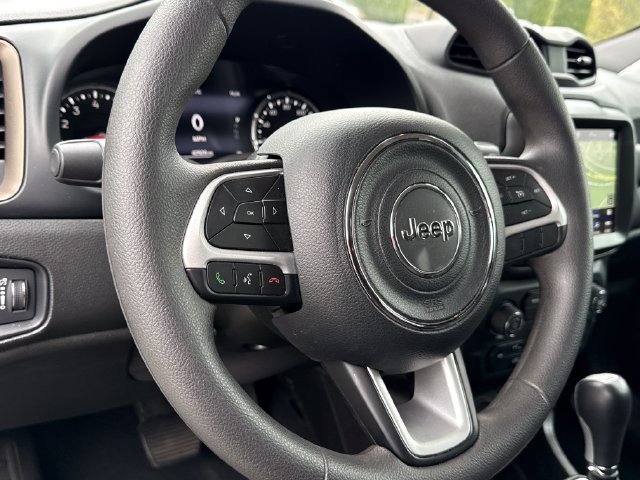 Used 2023 Jeep Renegade Latitude AWD/4WD image 15
