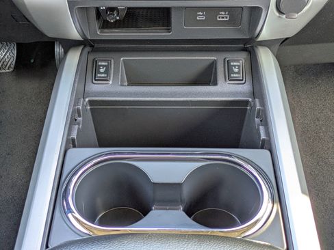 Used 2021 Nissan Titan SV w/ SV Convenience Package image 21