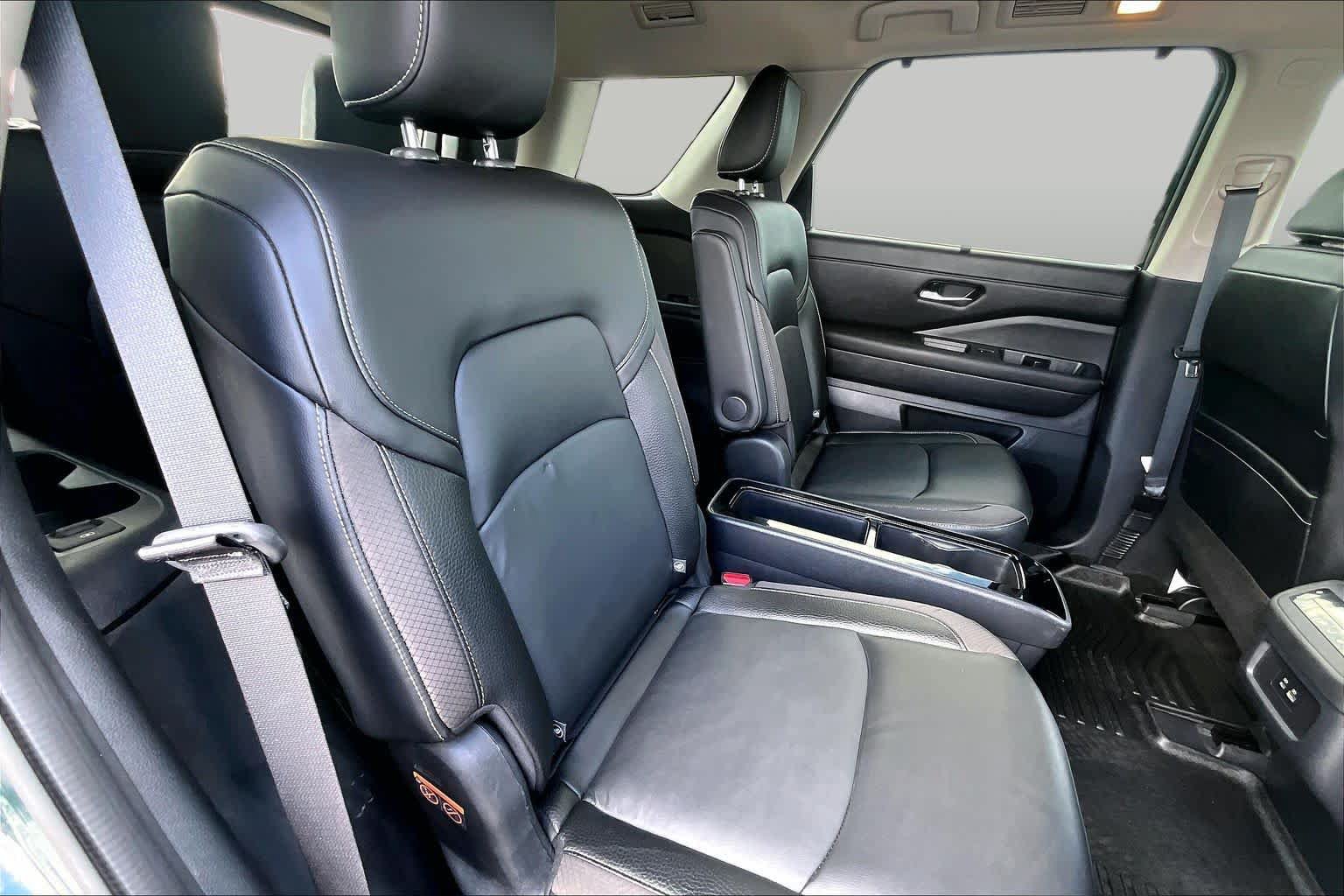 Used 2024 Nissan Pathfinder SL w/ SL Premium Package FWD image 20