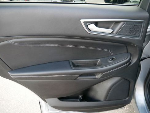 Used 2024 Ford Edge Titanium image 12