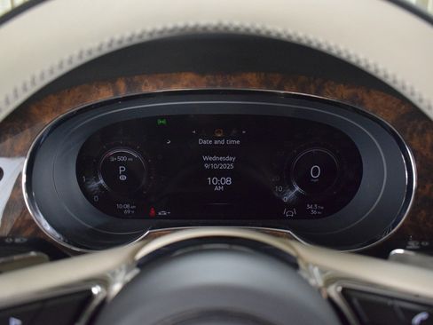 New 2025 Bentley Bentayga image 32