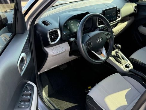 Used 2024 Hyundai Venue SEL image 7