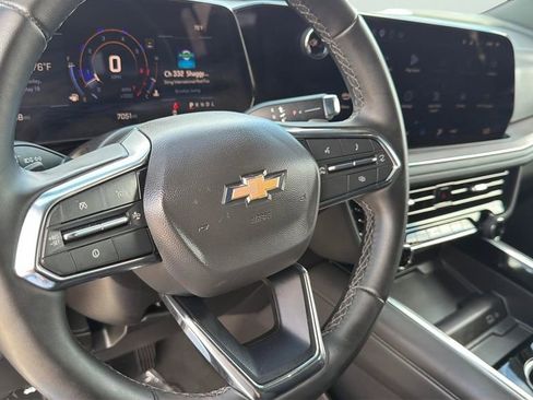 Certified 2025 Chevrolet Suburban LS RWD image 25