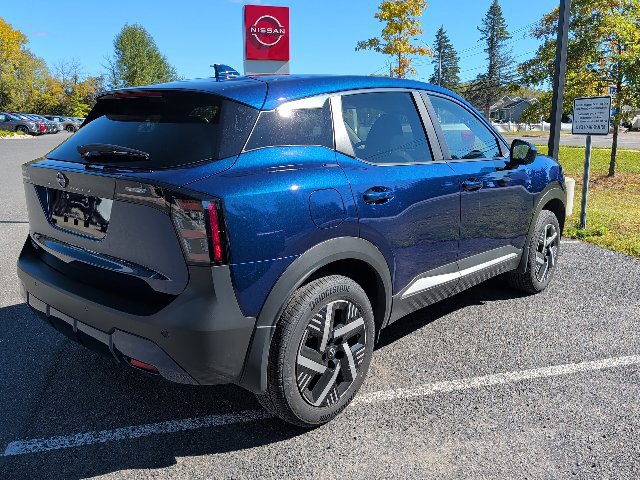 Used 2025 Nissan Kicks SV w/ Illumination Package FWD image 3