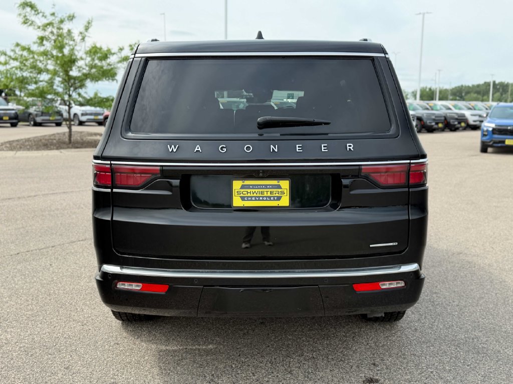 Used 2024 Jeep Wagoneer Series II w/ Flexible Seating Group AWD/4WD image 8