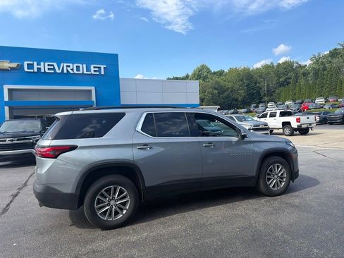 Used 2023 Chevrolet Traverse LT AWD/4WD image 2