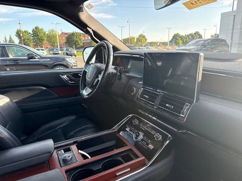Used 2022 Lincoln Navigator L Reserve AWD/4WD image 6