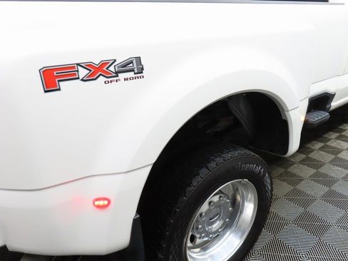 Used 2025 Ford F450 Platinum w/ FX4 Off-Road Package image 33