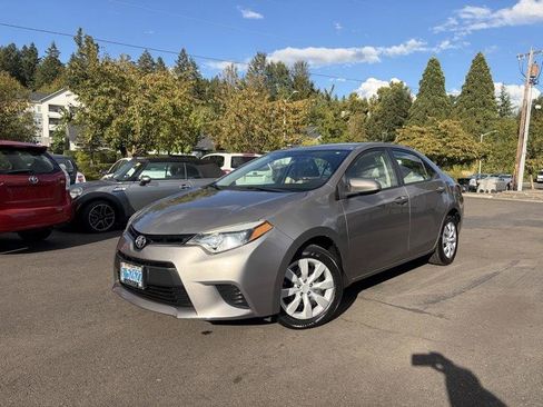 Used 2014 Toyota Corolla LE FWD image 2