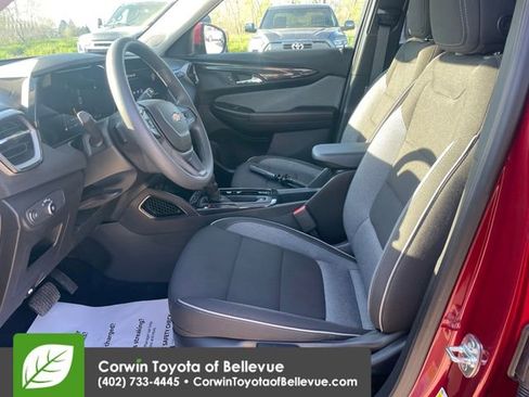 Used 2025 Chevrolet TrailBlazer LT AWD/4WD image 17