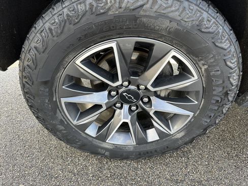 Used 2024 Chevrolet Tahoe Z71 w/ Luxury Package image 11