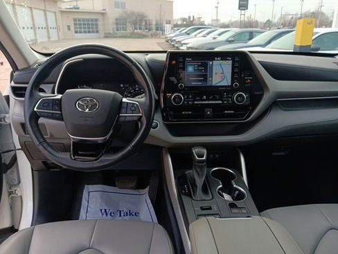 Used 2021 Toyota Highlander XLE image 26
