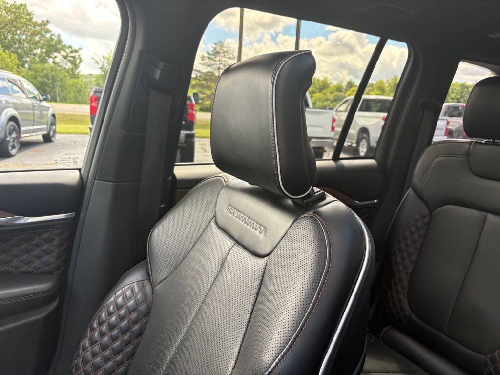 Used 2022 Jeep Grand Cherokee Summit w/ Advanced Protech Group IV AWD/4WD image 17