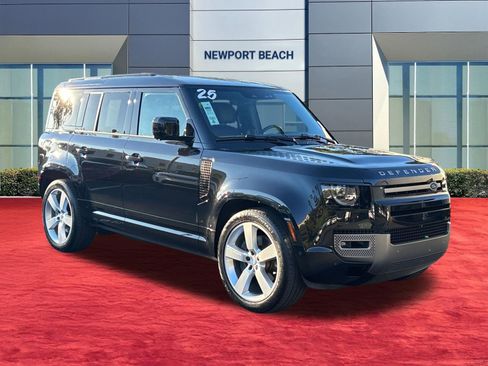 Used 2025 Land Rover Defender 110 X-Dynamic SE image 6