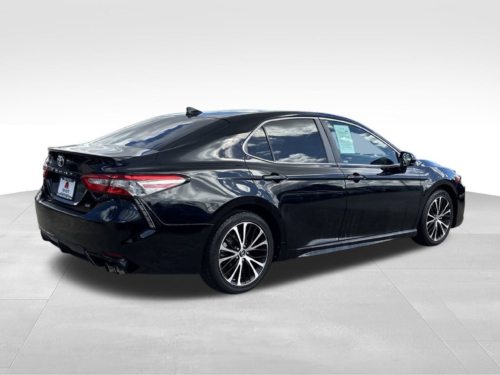 Used 2019 Toyota Camry SE w/ Carpet Mat Package FWD image 3