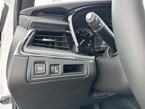 New 2026 Cadillac XT5 Luxury image 32