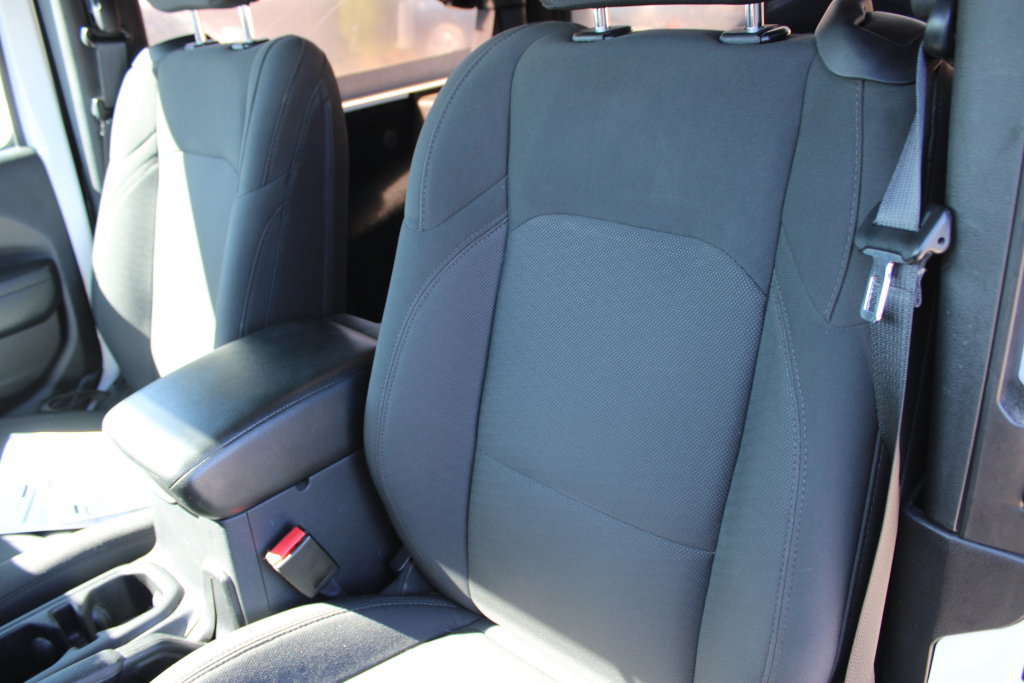 Used 2023 Jeep Wrangler Sport AWD/4WD image 16