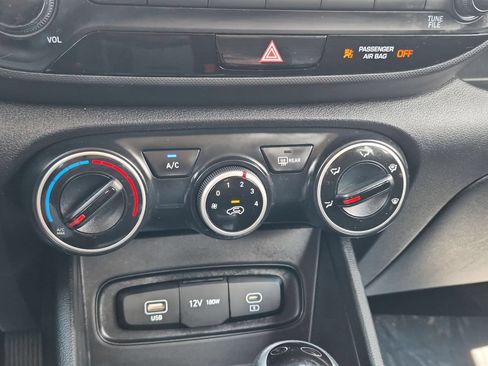 Used 2023 Hyundai Venue SE w/ Cargo Package FWD image 19